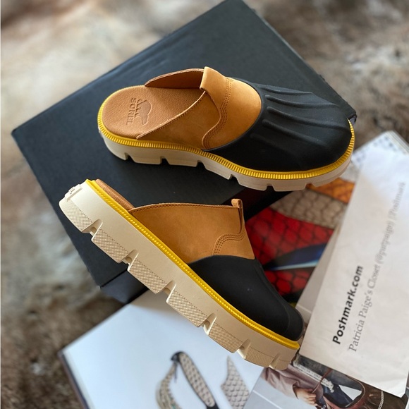 Sorel Shoes - Sorel Two-Tone Black and Tan Mule Clogs with Yellow Trim